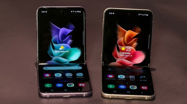 Samsung Galaxy Z Flip3 5G thiết kế gấp tiện lợi