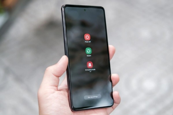 Tiến hành tắt nguồn thiết bị