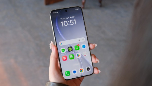 OPPO Reno15 trang bị màn hình AMOLED 6.59 inch và tần số quét 120Hz